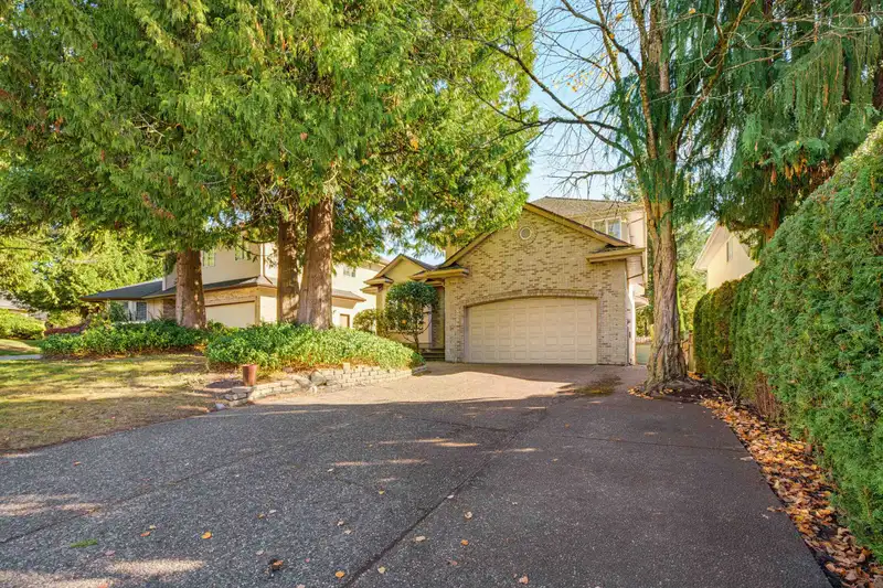 5786 169 STREET - photo 3 of 25
