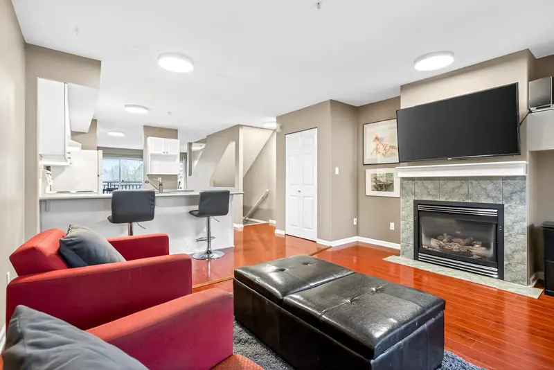 36 2927 FREMONT STREET - photo 4 of 25