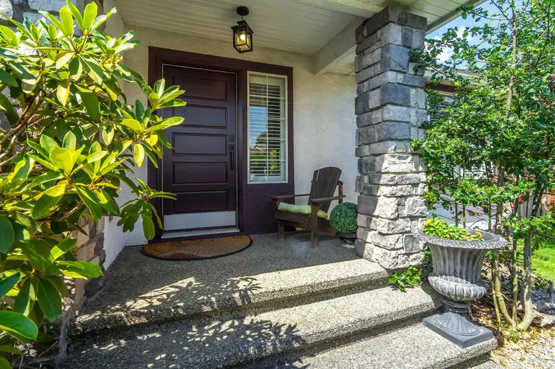 8077 161 STREET - photo 3 of 40