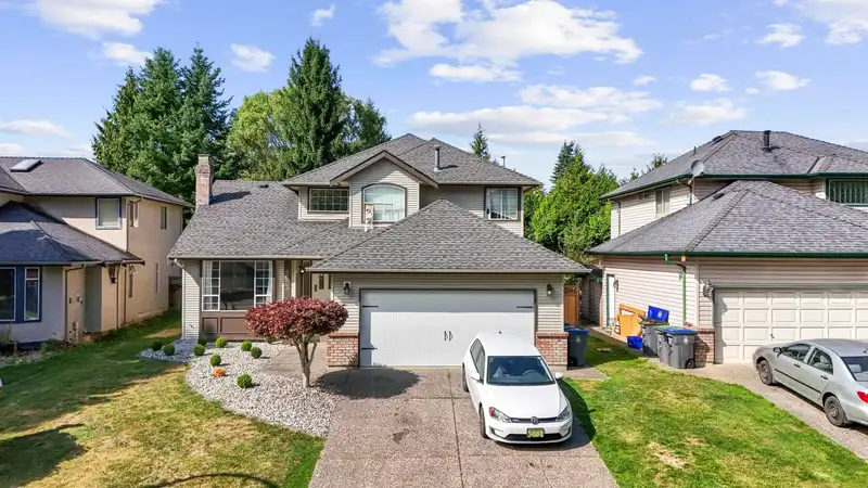 8623 141 STREET - photo 1 of 32