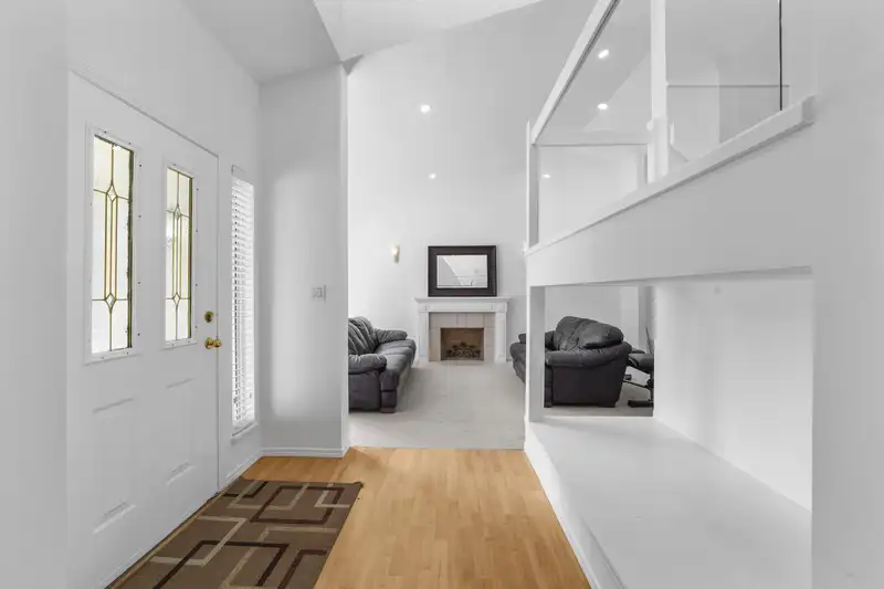 8623 141 STREET - photo 4 of 32