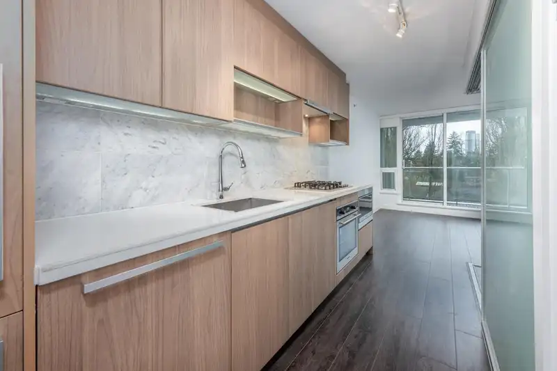 310 13696 100 AVENUE - photo 2 of 14