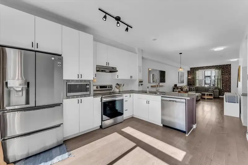 61 14838 61 AVENUE - photo 4 of 40
