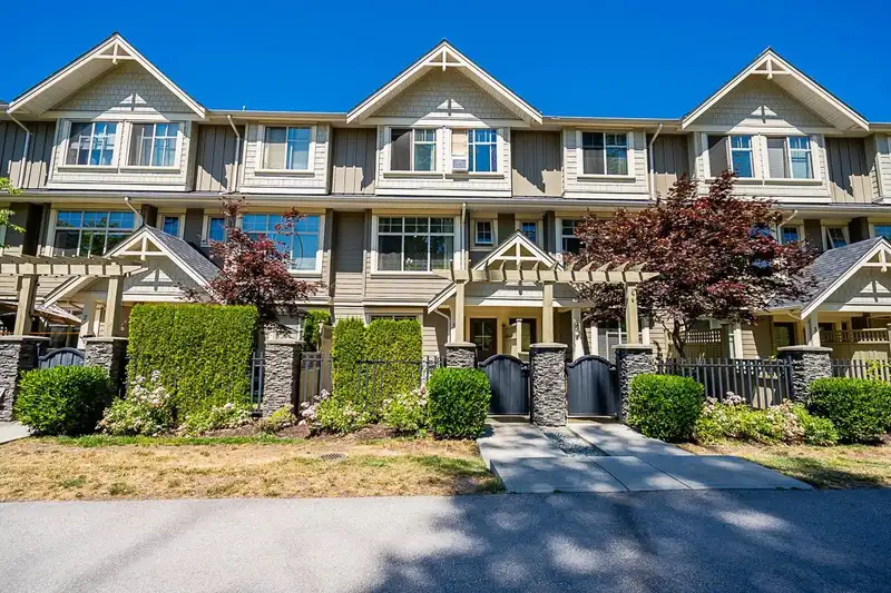 5 19525 73 AVENUE - photo 1 of 25