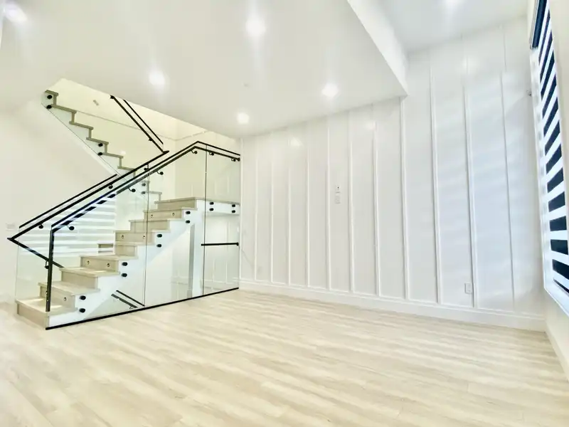 15903 88 AVENUE - photo 4 of 25