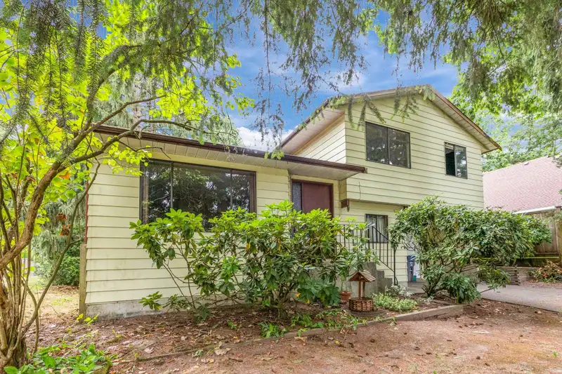 6711 141 STREET - photo 2 of 14