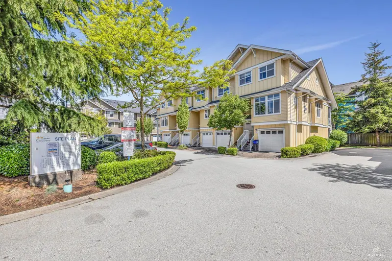 8 935 EWEN AVENUE - photo 3 of 25