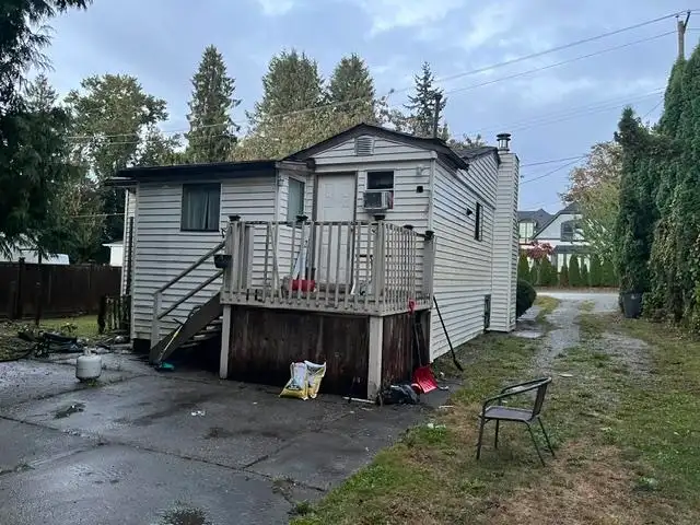 9759 120A STREET - photo 2 of 5