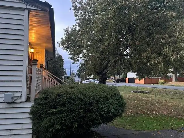 9759 120A STREET - photo 4 of 5