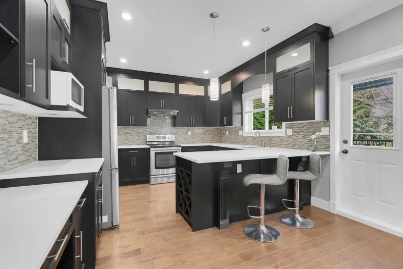 21033 80A AVENUE - photo 2 of 25