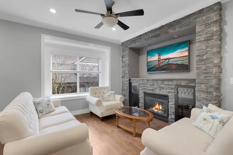 21033 80A AVENUE - photo 4 of 25