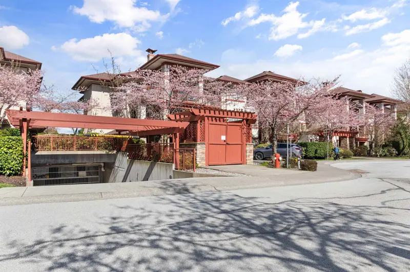 305 16499 64 AVENUE - photo 2 of 25