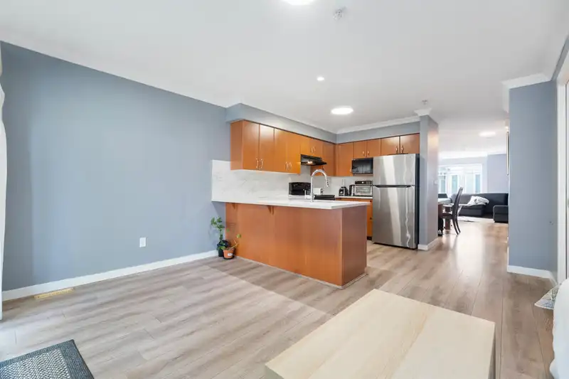 63 12040 68 AVENUE - photo 1 of 23
