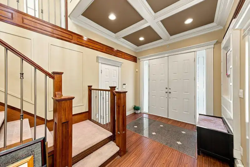 10047 129 STREET - photo 3 of 38