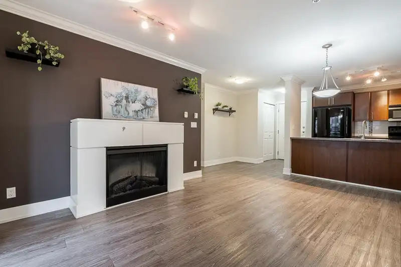 206 19366 65 AVENUE - photo 1 of 25