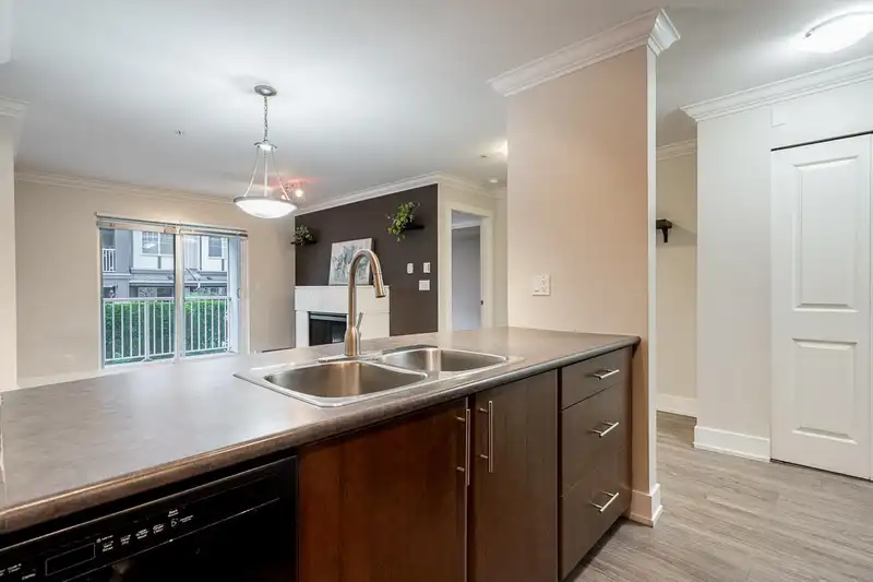206 19366 65 AVENUE - photo 3 of 25