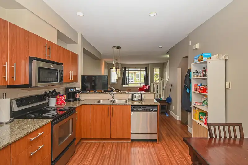 32 7088 191 STREET - photo 3 of 38