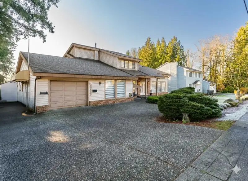 16566 80 AVENUE - photo 2 of 40