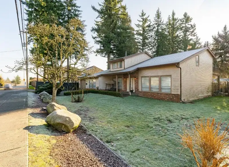 16566 80 AVENUE - photo 3 of 40