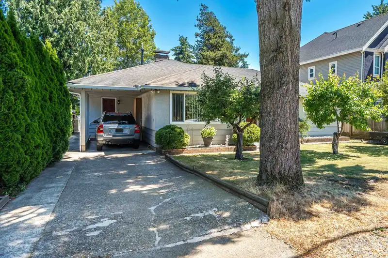 8726 154B STREET - photo 2 of 37