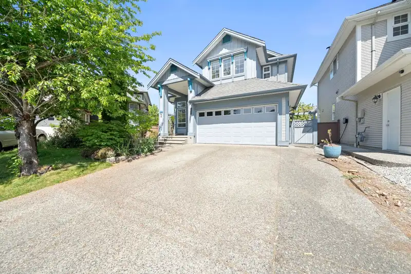 14781 57A AVENUE - photo 2 of 40
