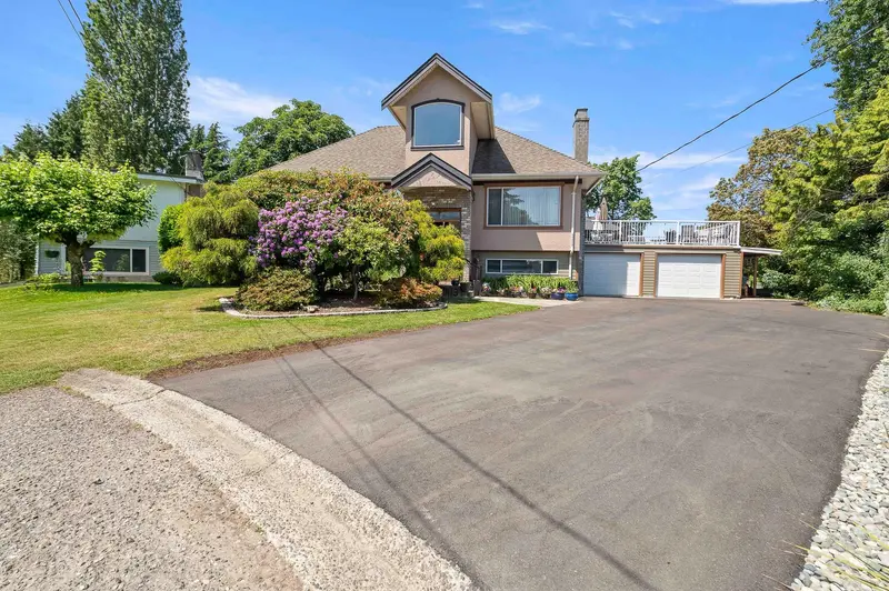 11113 81 AVENUE - photo 1 of 25