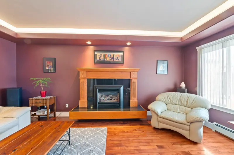 11113 81 AVENUE - photo 4 of 25