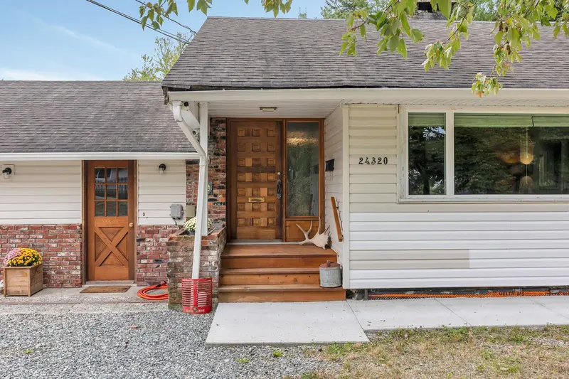 24320 116 AVENUE - photo 4 of 25