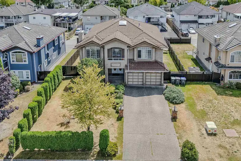 12256 64A AVENUE - photo 2 of 23