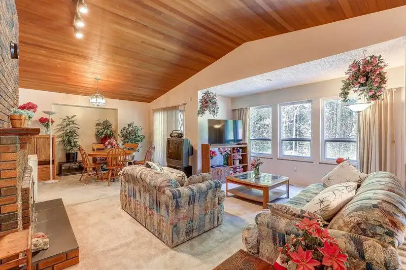 9446 148 STREET - photo 3 of 36