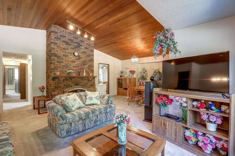 9446 148 STREET - photo 4 of 36