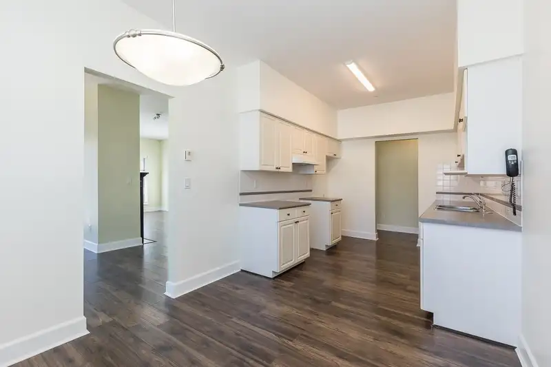 226 13911 70 AVENUE - photo 4 of 24