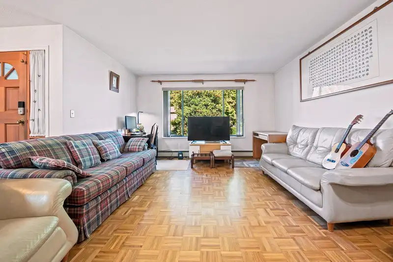 15728 99A AVENUE - photo 4 of 26