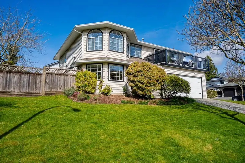 6031 189A STREET - photo 1 of 21