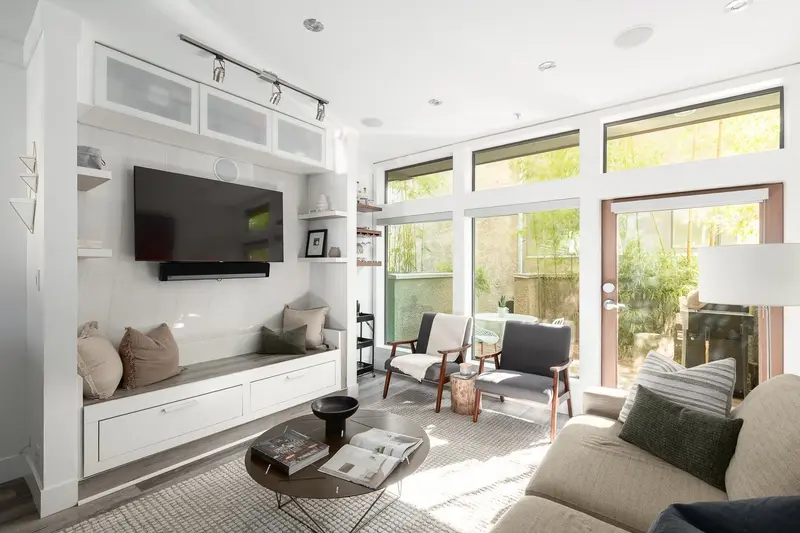 396 E 15TH AVENUE - photo 2 of 25