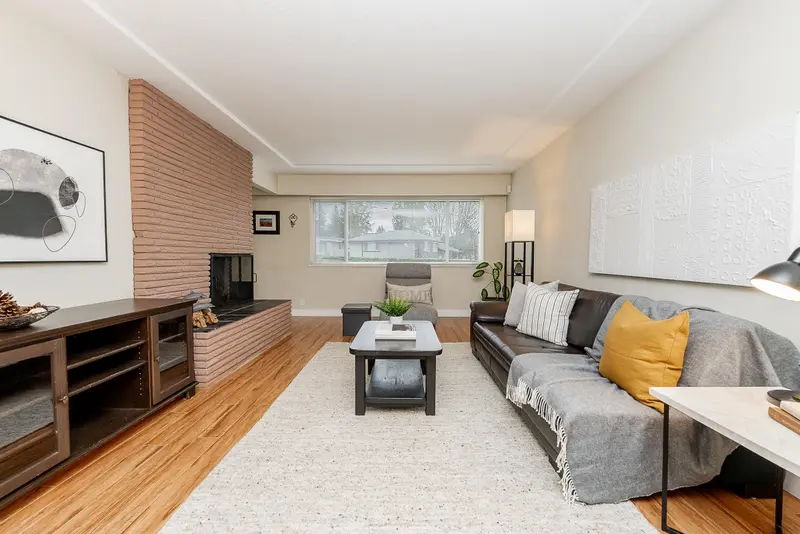 1771 RIDEAU AVENUE - photo 3 of 25