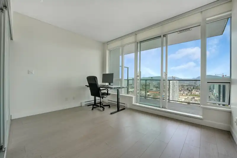 4011 13696 100 AVENUE - photo 1 of 37