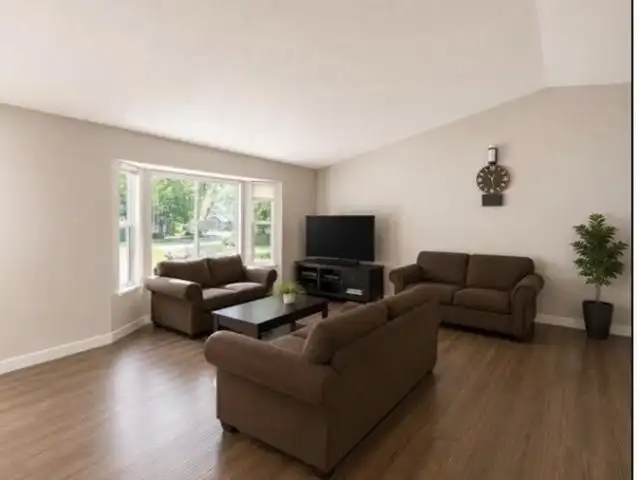 14565 91A AVENUE - photo 4 of 12