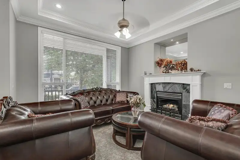 16703 63B AVENUE - photo 2 of 40