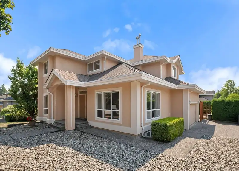 16152 110 AVENUE - photo 1 of 39