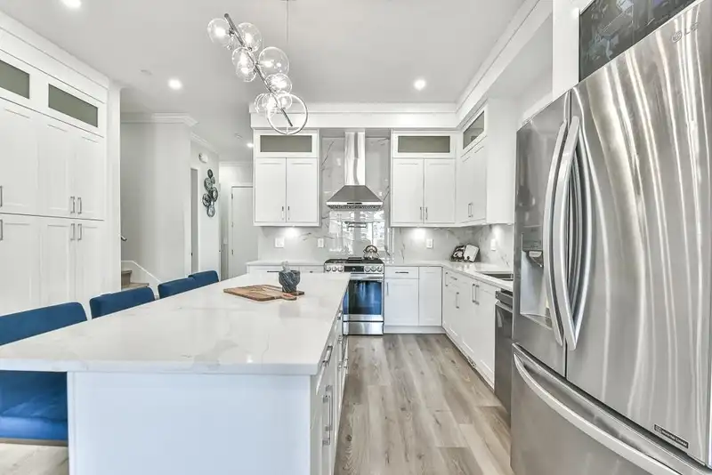 7428 196 STREET - photo 3 of 34