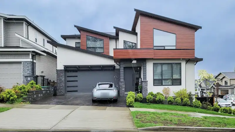 15458 78 AVENUE - photo 1 of 40