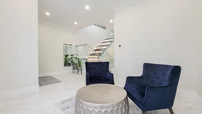 15458 78 AVENUE - photo 2 of 40