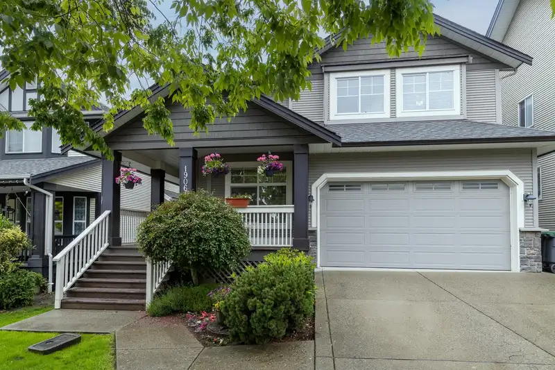 19061 68B AVENUE - photo 2 of 40