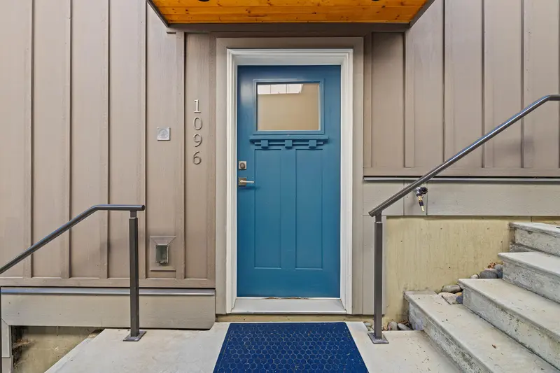 1096 FOXGLOVE LANE - photo 2 of 25