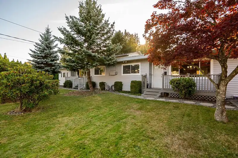 6155-6157 120A STREET - photo 1 of 40