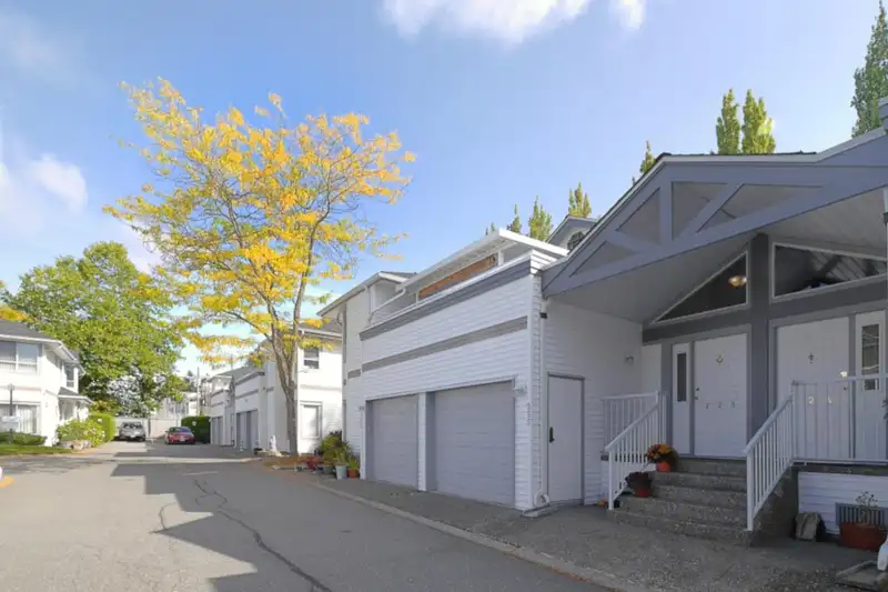 225 13895 102 AVENUE - photo 2 of 34