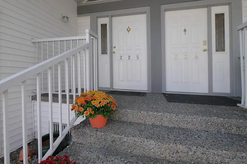 225 13895 102 AVENUE - photo 4 of 34