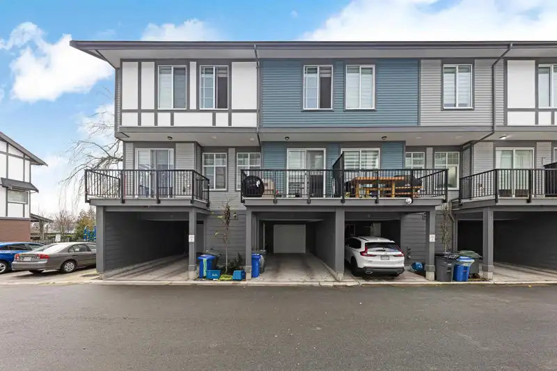 12 17528 60 AVENUE - photo 2 of 30
