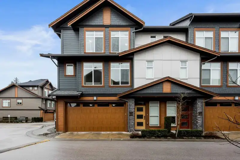 90 17033 FRASER HIGHWAY - photo 1 of 31
